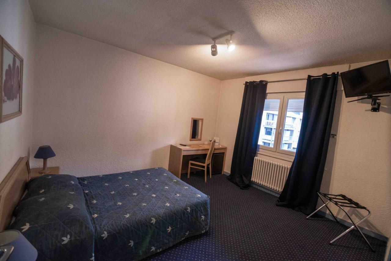 Hotel De La Poste Douvaine Bagian luar foto