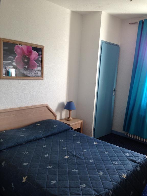 Hotel De La Poste Douvaine Ruang foto
