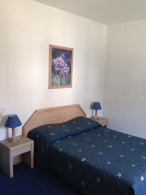 Hotel De La Poste Douvaine Ruang foto