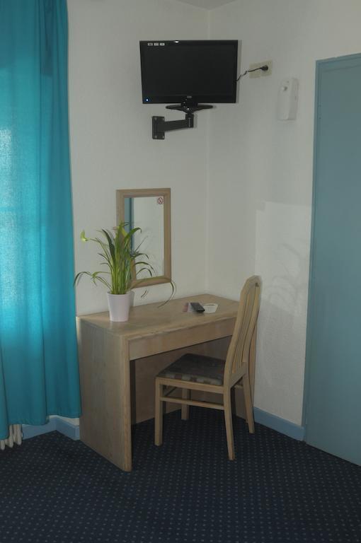 Hotel De La Poste Douvaine Ruang foto